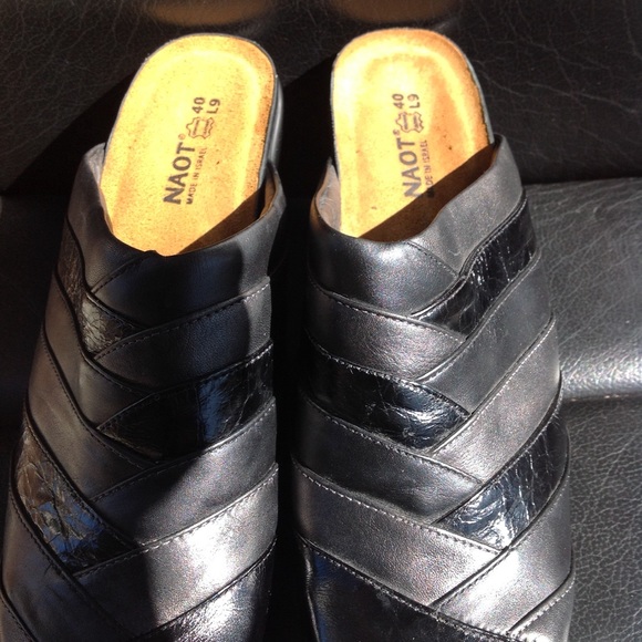 Naot black leather mixed media ying yang  clogs size 40 - Picture 3 of 5